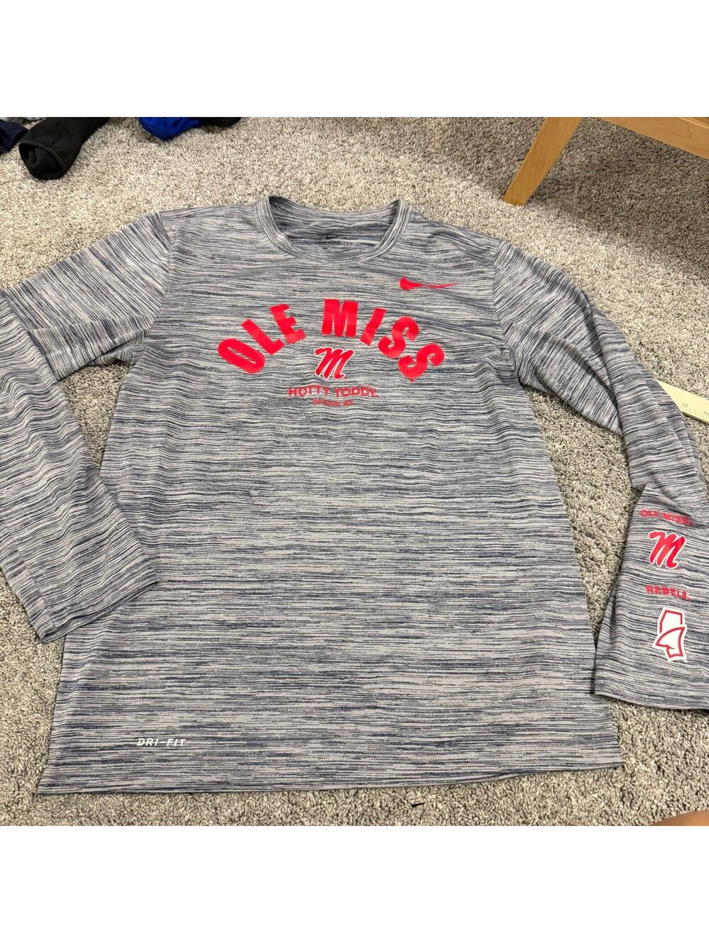 Nike Ole Miss Rebels Nike Dri-Fit Long Sleeve Athletic Shirt size Small